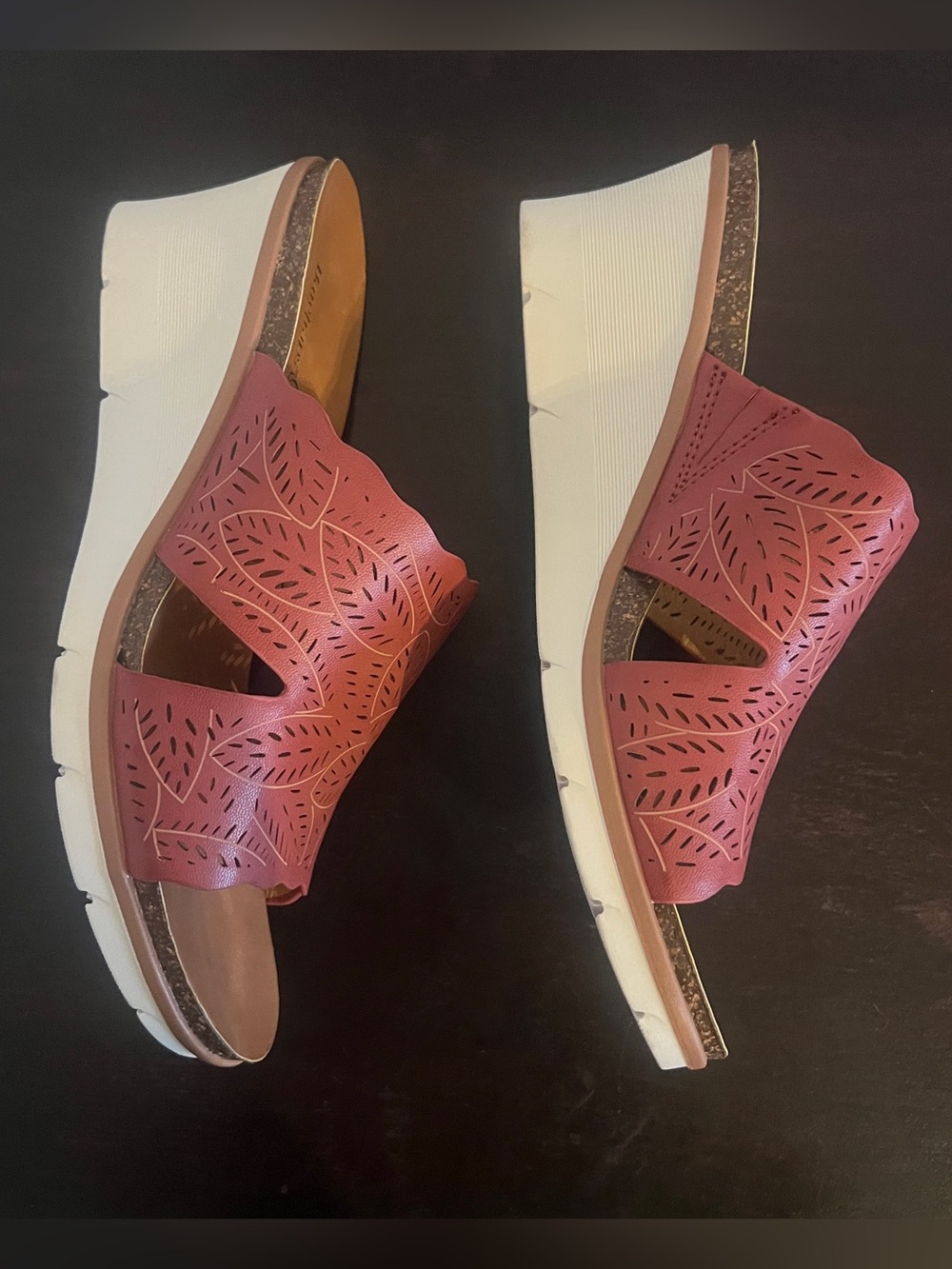 Baretraps Comfort Slide Sandals Women’s 7.5 Coral Pink Laser Cut Floral Comfort - Picture 4 of 7